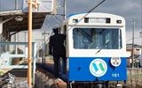 小古曽駅から内部駅に向かって発車するところ。