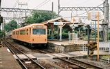 大好きなおオレンジの２両編成が日永駅に入ってきました　機械仕掛けのフィルム写真機で撮影